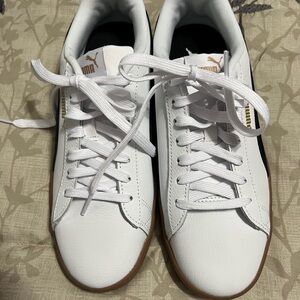 Puma Vikky V3 sneakers NWOT